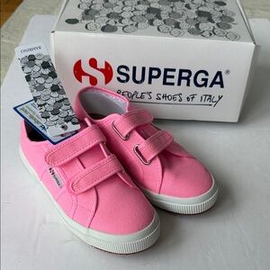 Superga Kids Sneakers in Vivid Pink